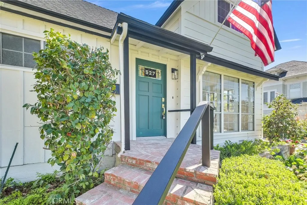 527 W Palm