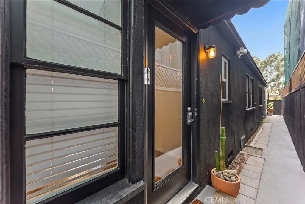 Photo of 425 Venice #1/2, Venice, CA 90291 (MLS # CV26056001)