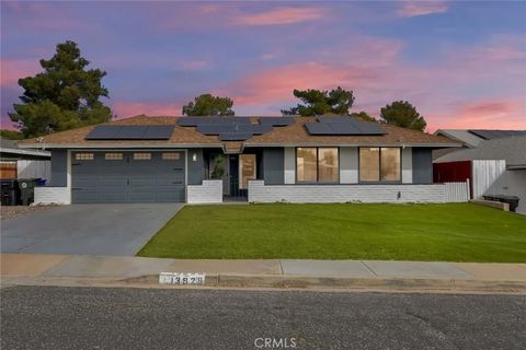 Photo of 13928 Burning Tree Dr, Victorville, CA 92395 (MLS # CV26028181)