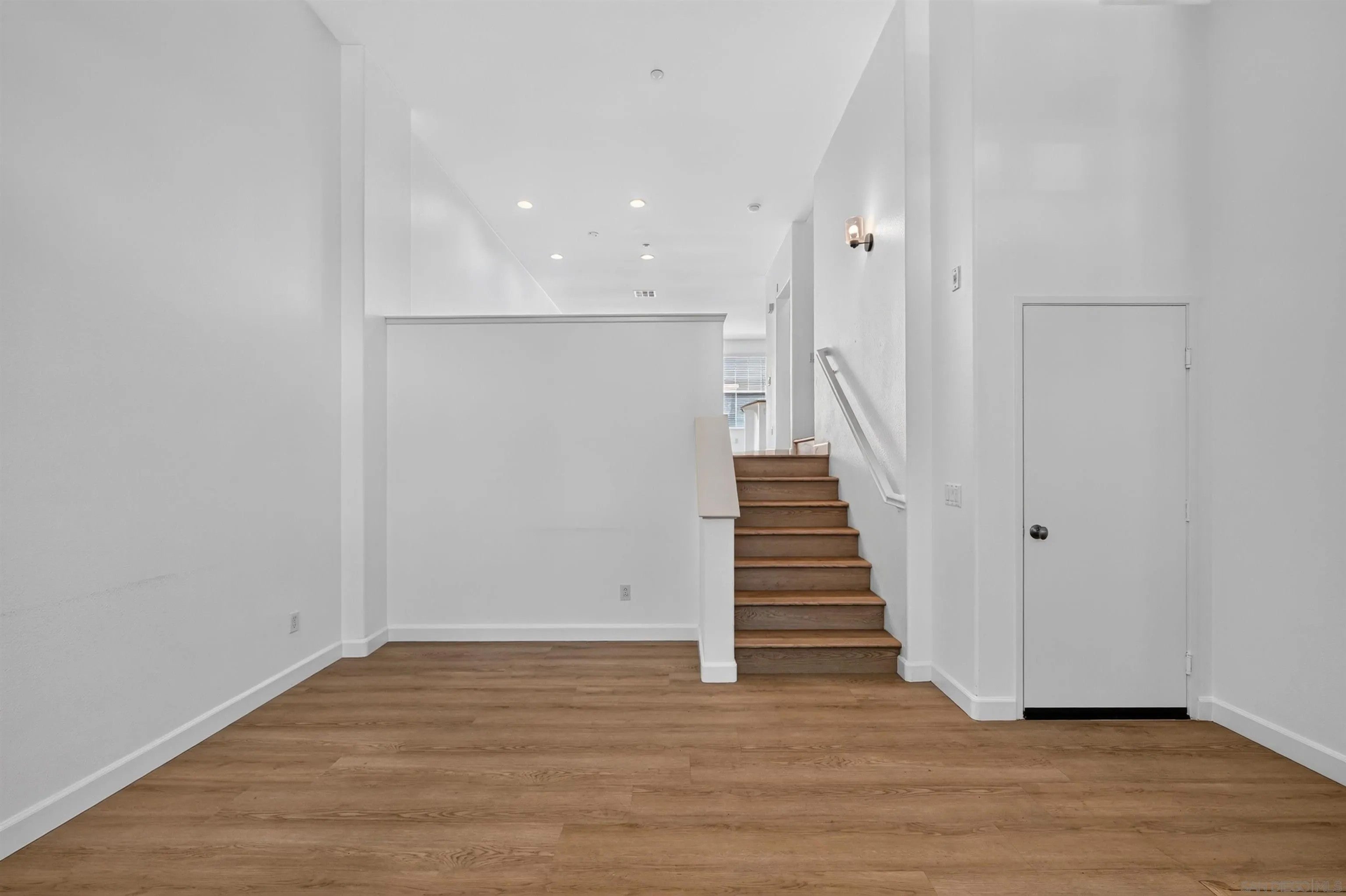 4922 Paramount Dr