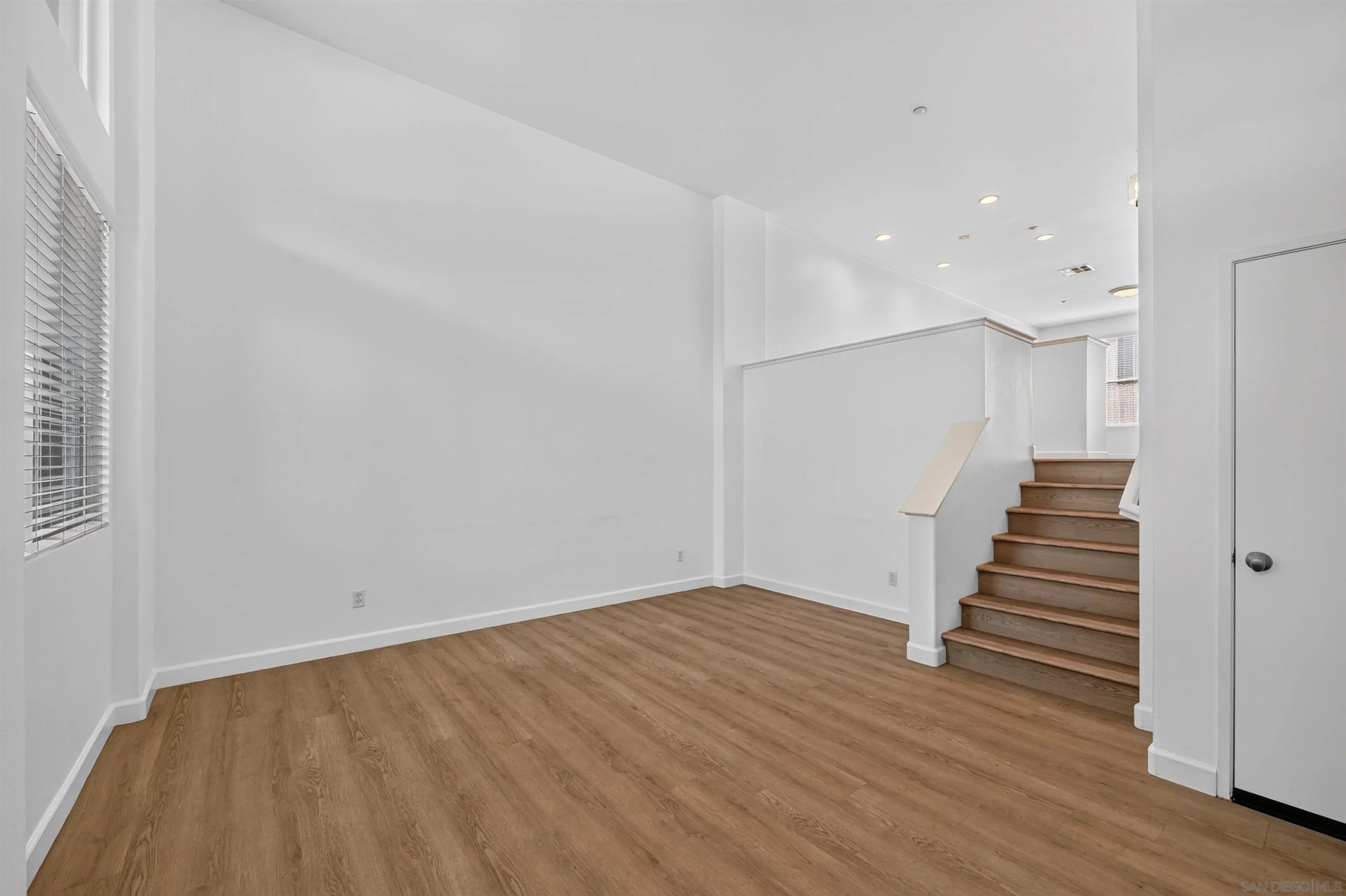 4922 Paramount Dr