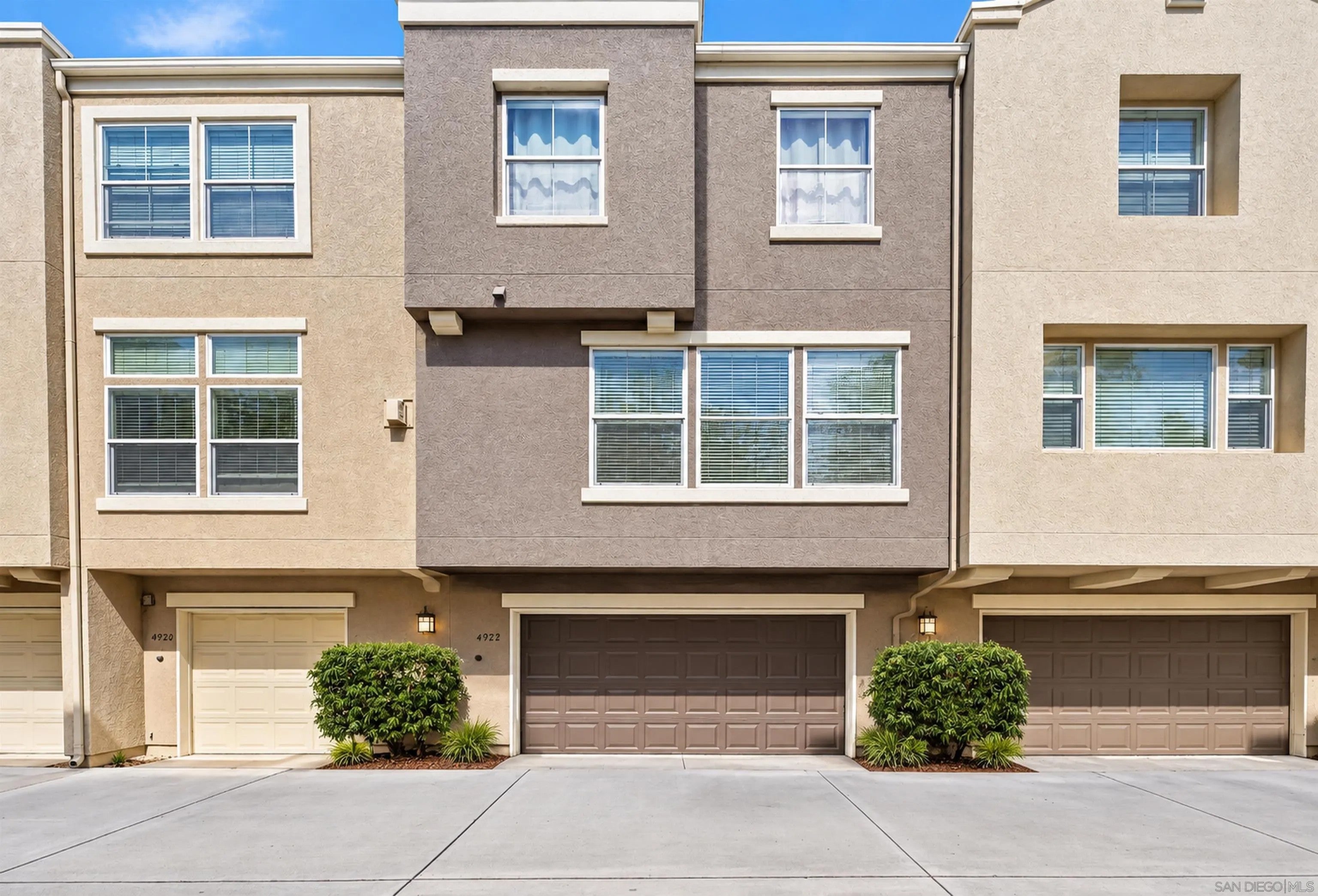 4922 Paramount Dr