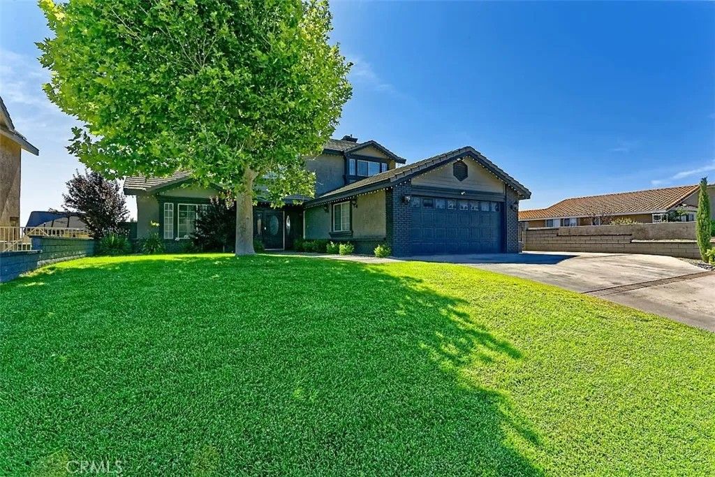 Photo of 13665 Hidden Valley Road, Victorville, CA 92395 (MLS # HD26028070)