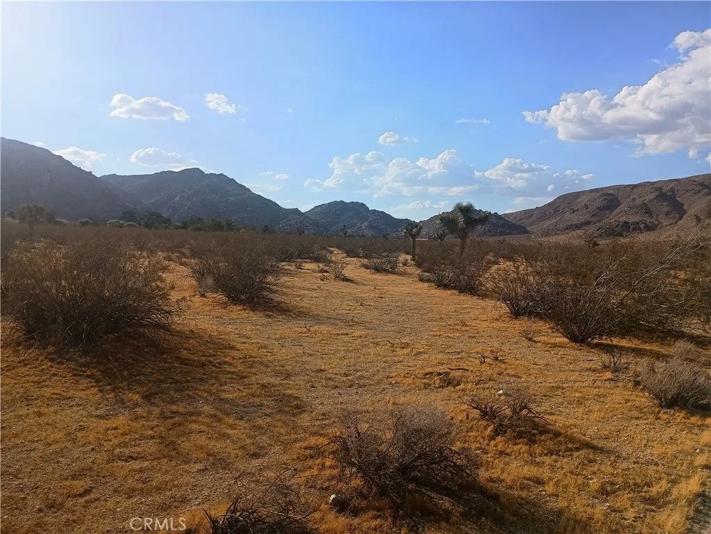 Photo of 13089 Sunset RD, Lucerne Valley, CA 92356 (MLS # HD26153564)