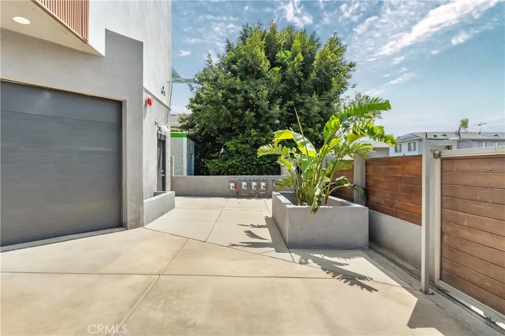 1625 W 227th