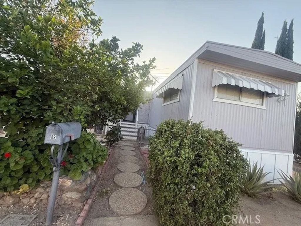 Photo of 995 Pomona Rd #88, Corona, CA 92882 (MLS # IG25276313)