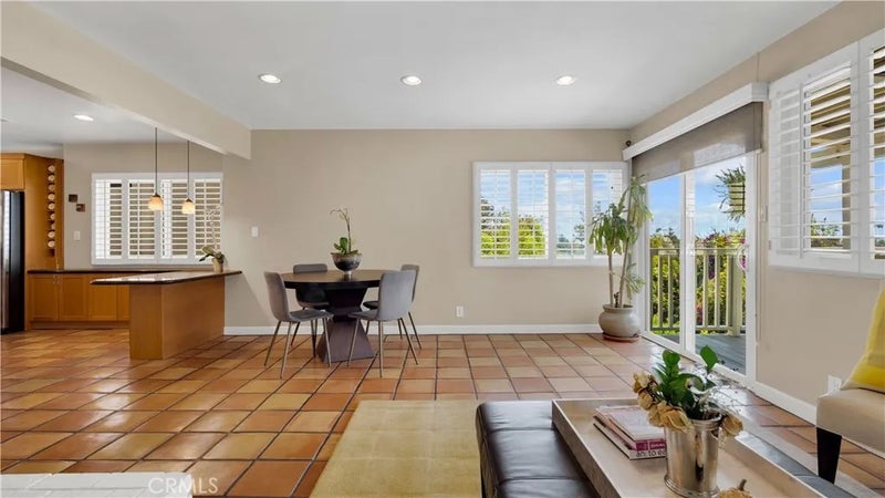 407 Alta Vista Avenue