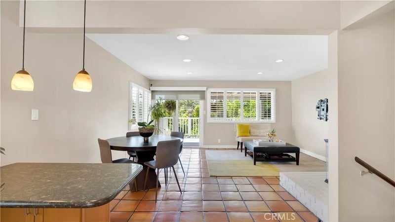 407 Alta Vista Avenue
