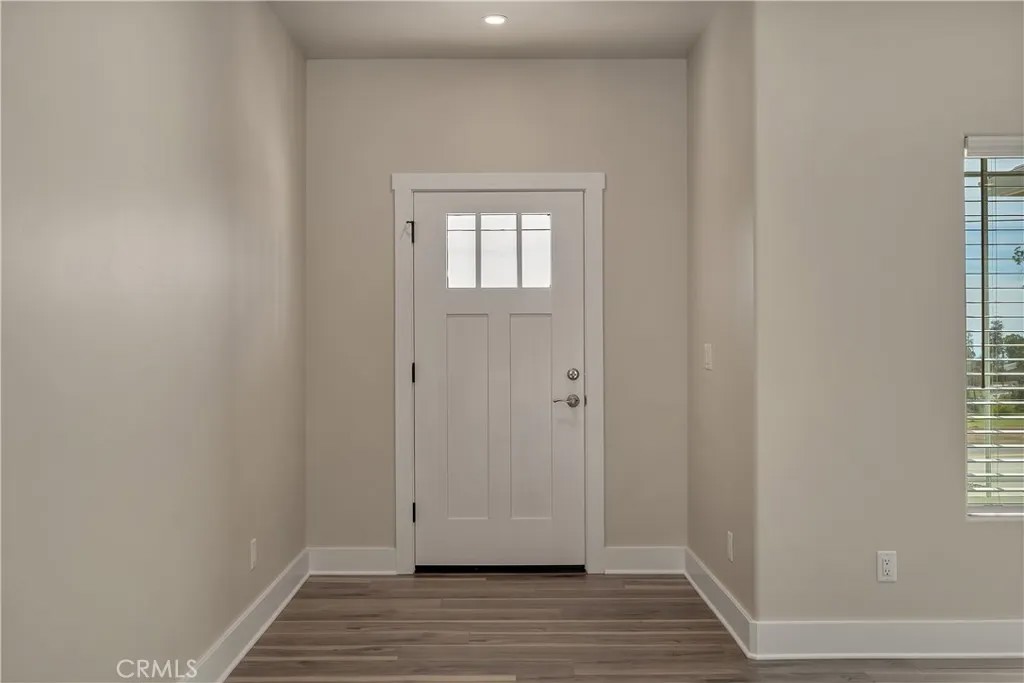 585 Valley View