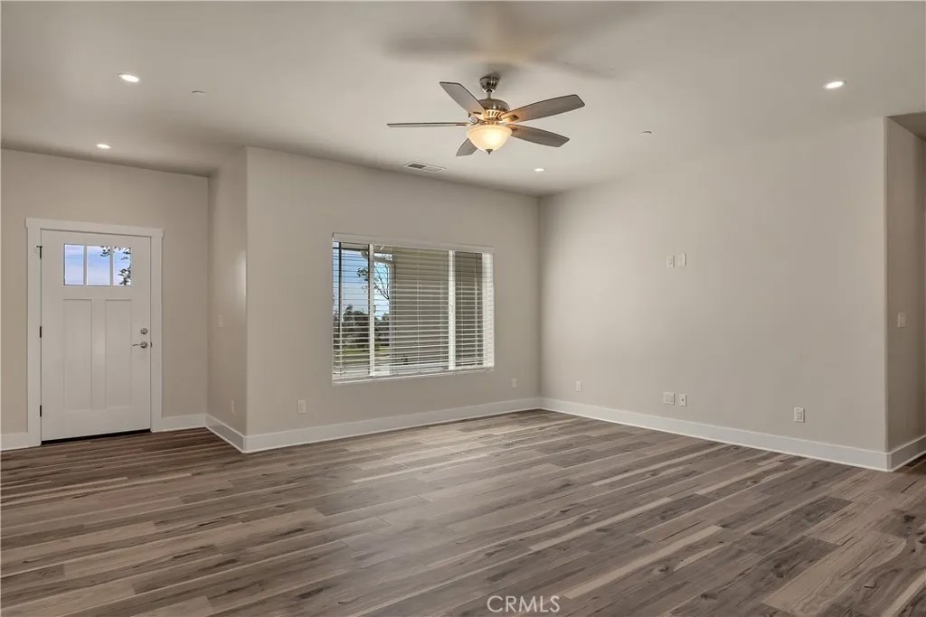 585 Valley View