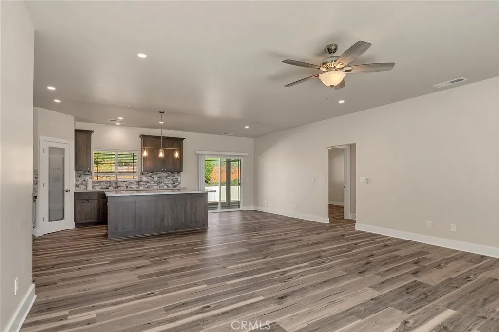 585 Valley View