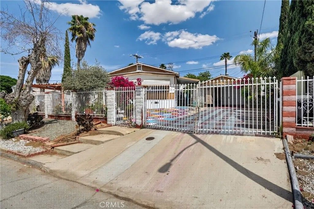 Photo of 339 Altura Dr, Perris, CA 92570 (MLS # PW26091263)