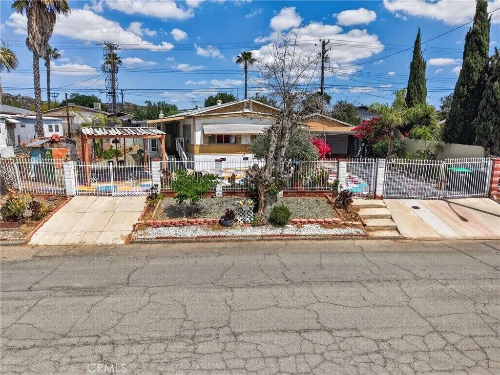 Photo of 339 Altura Dr, Perris, CA 92570 (MLS # PW26091263)