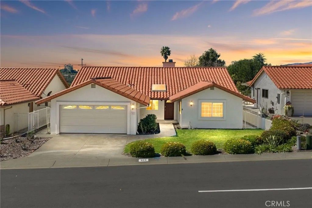 Photo of 903 Crescent Bend, Fallbrook, CA 92028 (MLS # SW26045693)