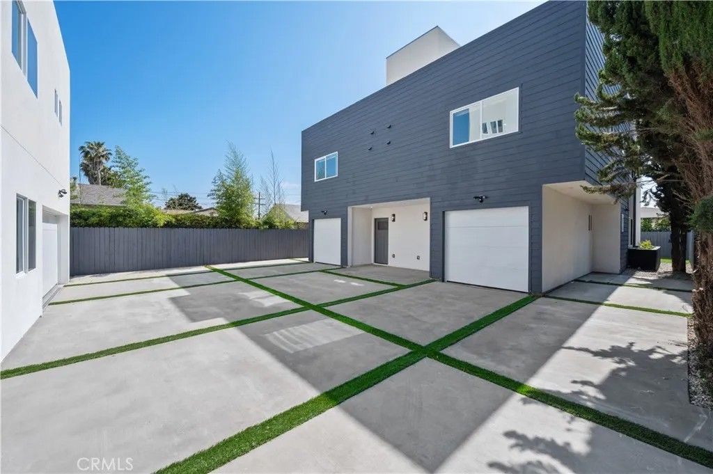 Photo of 2935 West Boulevard, Los Angeles, CA 90016 (MLS # MB26006184)