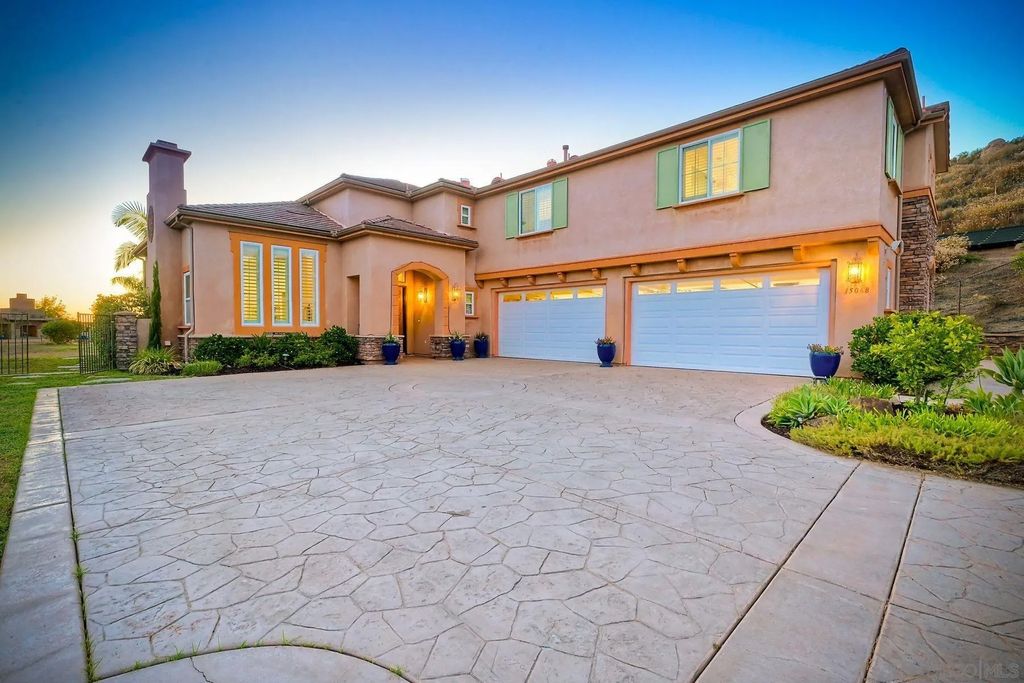 Photo of 15068 Creek Hills Rd, El Cajon, CA 92021 (MLS # 2600354)