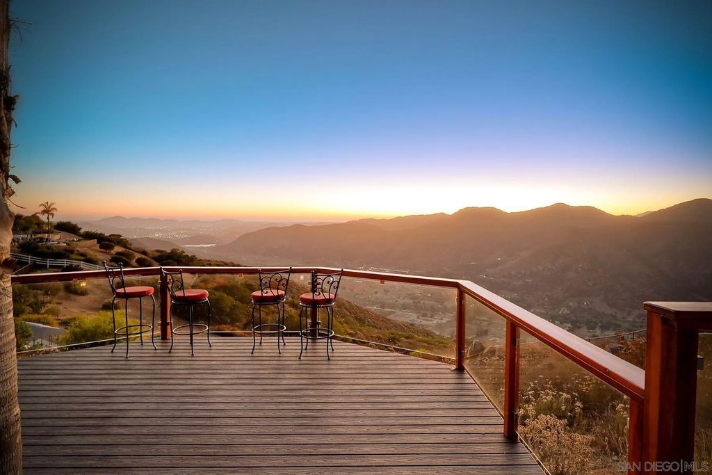 Photo of 15068 Creek Hills Rd, El Cajon, CA 92021 (MLS # 2600354)