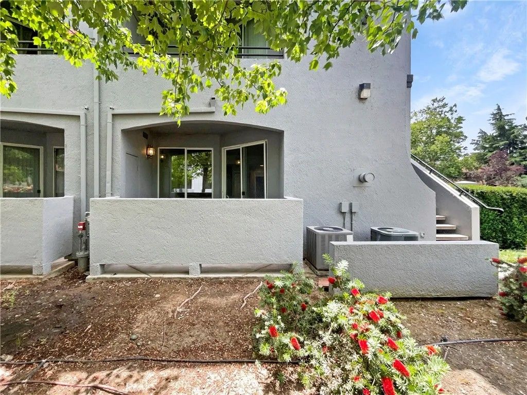 Photo of 5201 Laguna Oaks Dr, Elk Grove, CA 95758 (MLS # OC25277959)