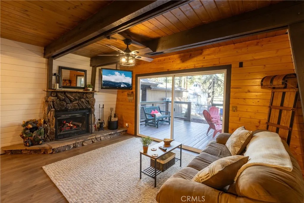 326 E Country Club