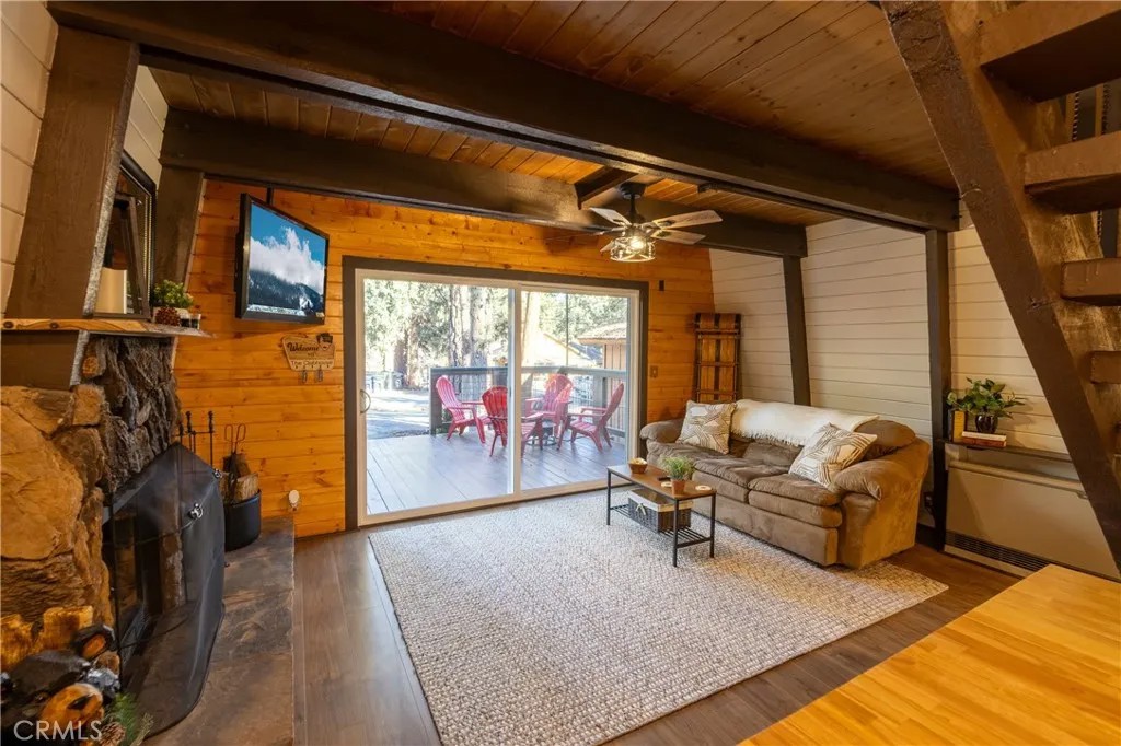 326 E Country Club