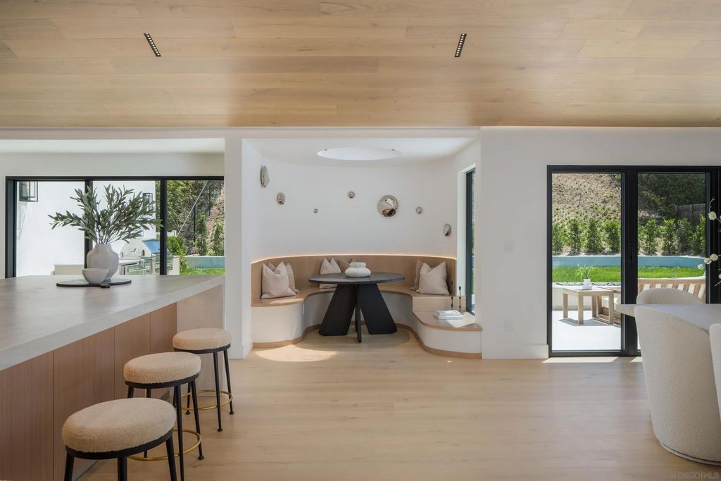 Photo of 5826 Soledad Mountain Rd, La Jolla, CA 92037 (MLS # 250044187)