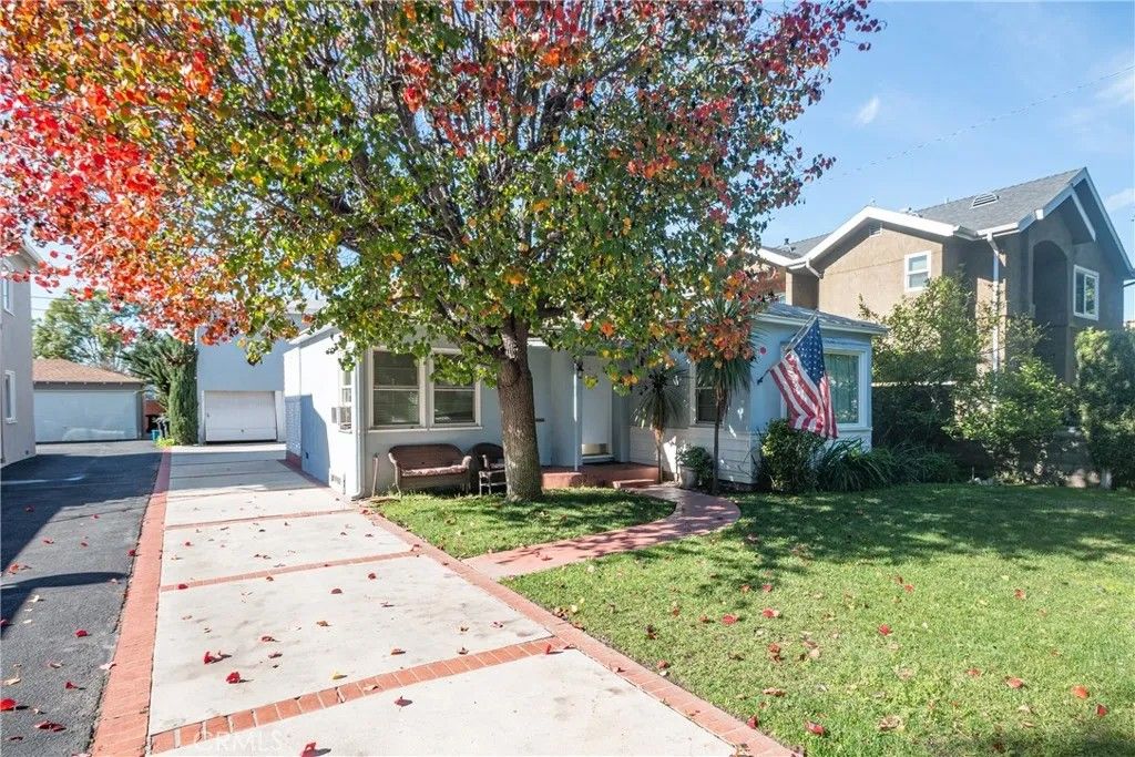 Photo of 121 N Myers St, Burbank, CA 91506 (MLS # BB26055793)