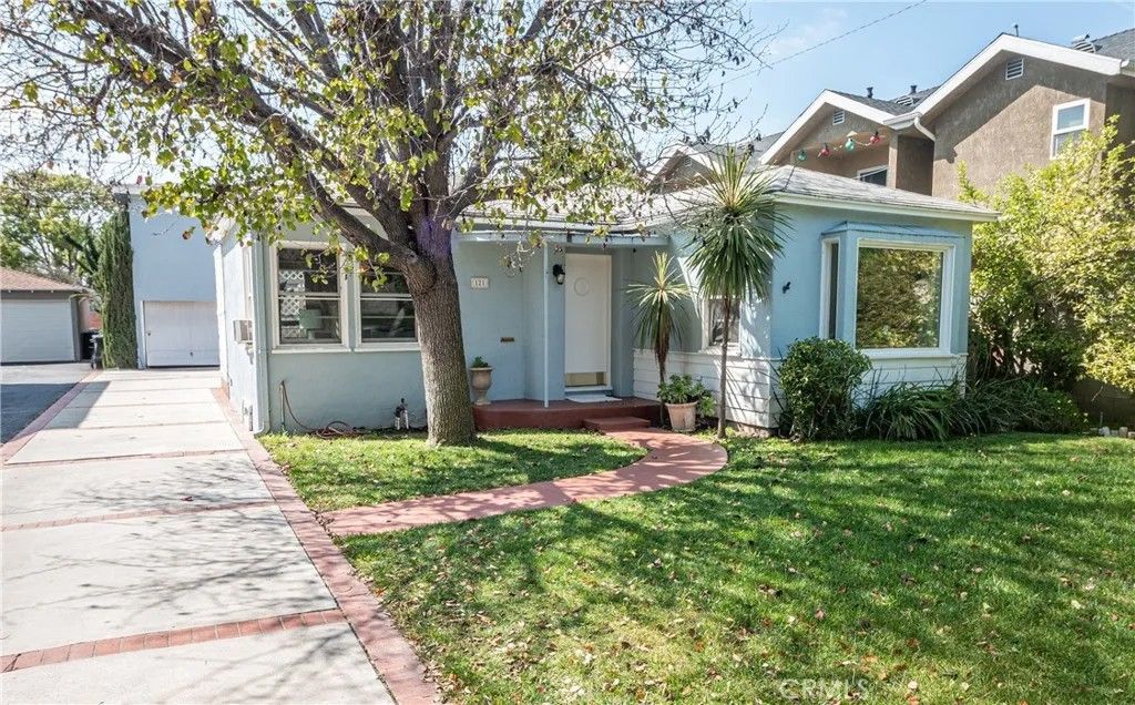 Photo of 121 N Myers St, Burbank, CA 91506 (MLS # BB26055793)