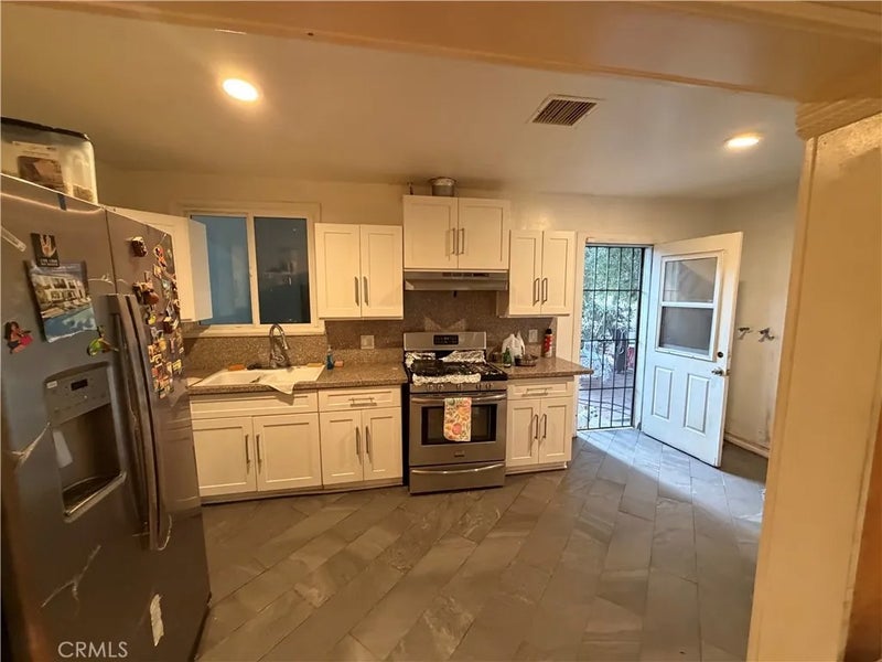 8000 Laurelgrove