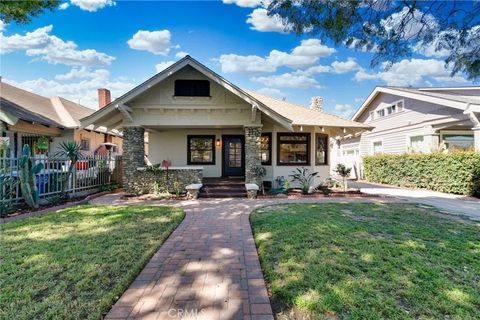 Photo of 2947 S Hobart Blvd, Los Angeles, CA 90018 (MLS # RS26056095)