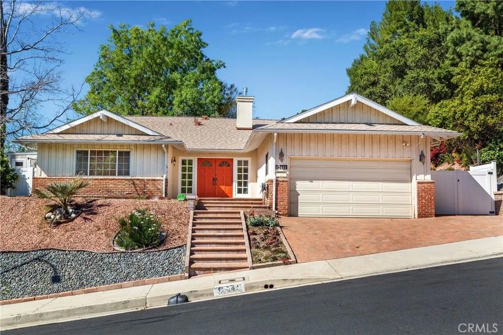 Photo of 12441 Daryl Avenue, Granada Hills, CA 91344 (MLS # SR26047066)