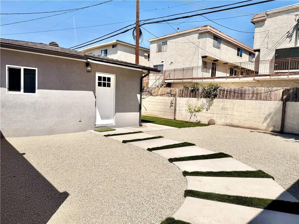 Photo of 3546 Corinth Avenue, Los Angeles, CA 90066 (MLS # OC26058616)