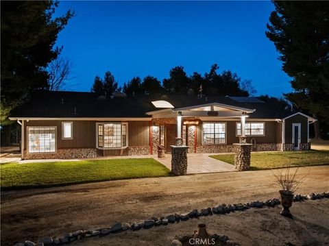 Photo of 28316 Oak Spring Canyon, Canyon Country, CA 91387 (MLS # SR26026066)