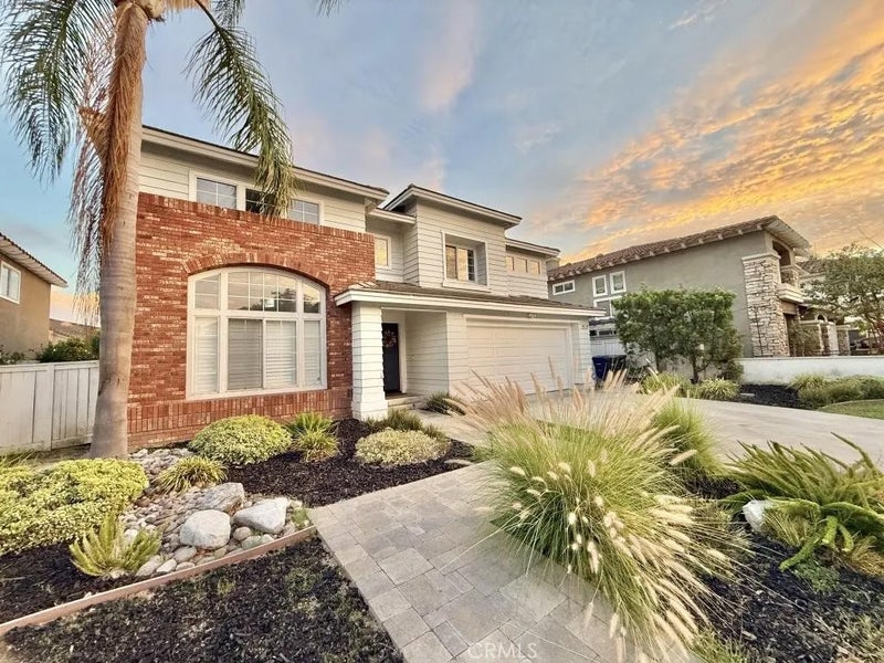 2960 E 20th