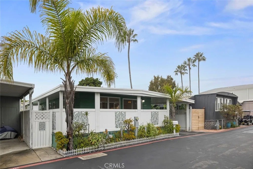 Photo of 307 Lexington Cir, Newport Beach, CA 92660 (MLS # NP25280570)