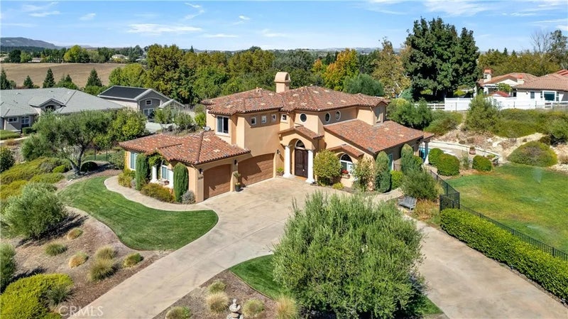 1450 Meadow View Lane