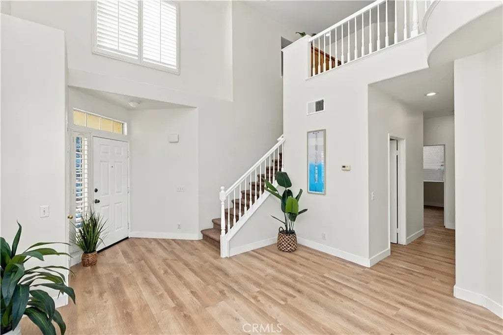 8850 Flintridge