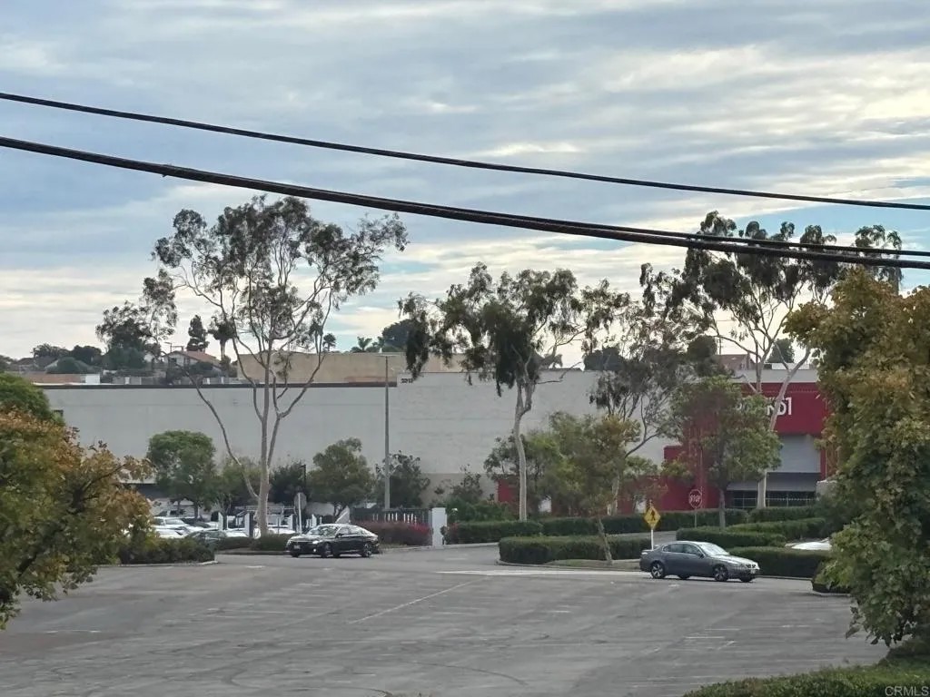 3522 Fairlomas Drive