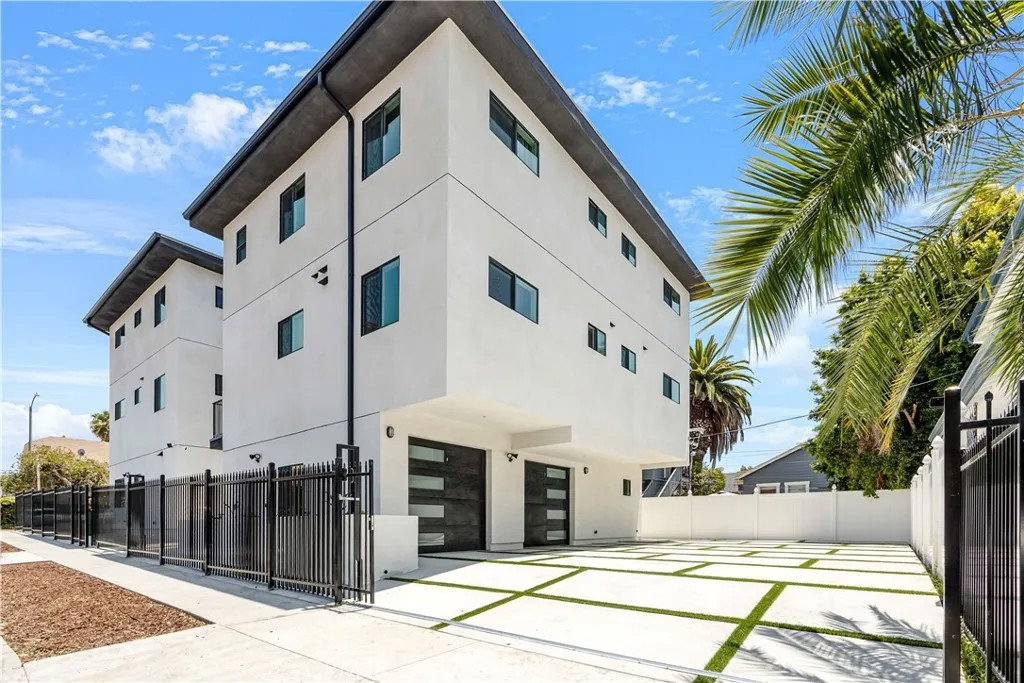 441 N Harvard Boulevard