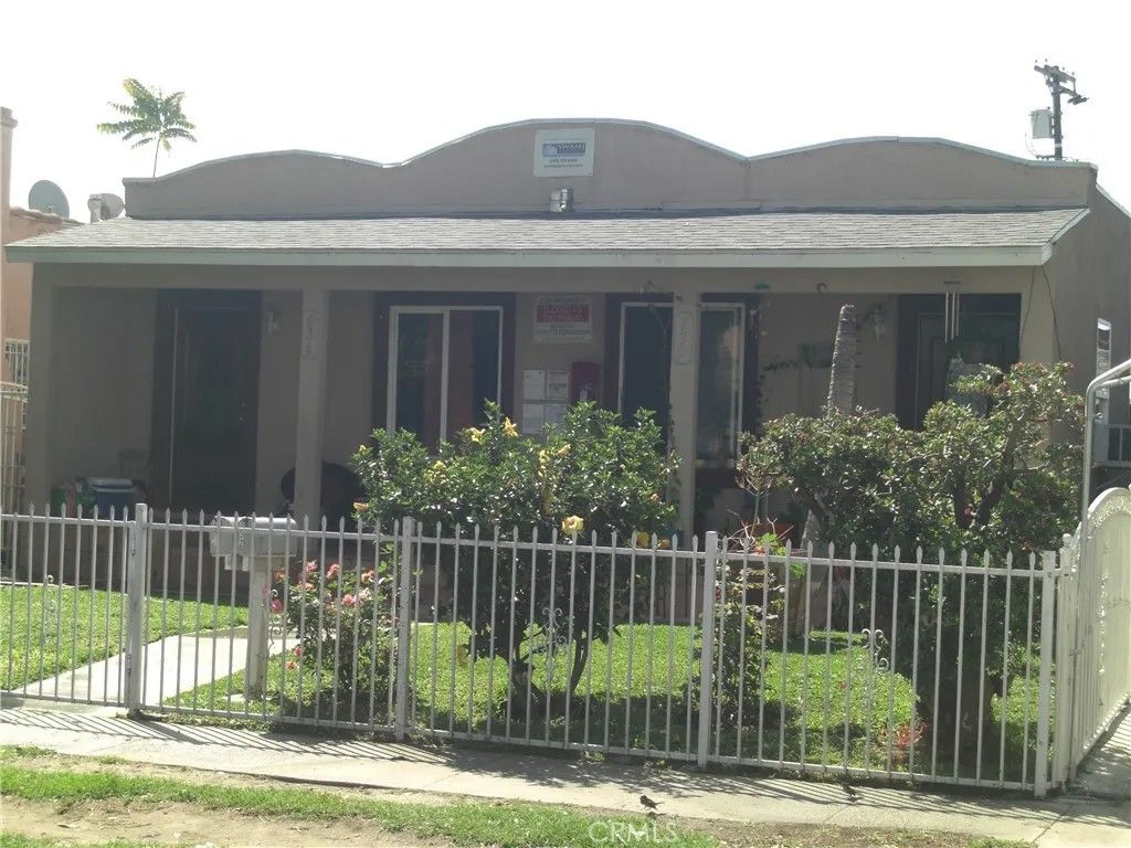 Photo of 632 E 85th St, Los Angeles, CA 90001 (MLS # SB26086603)