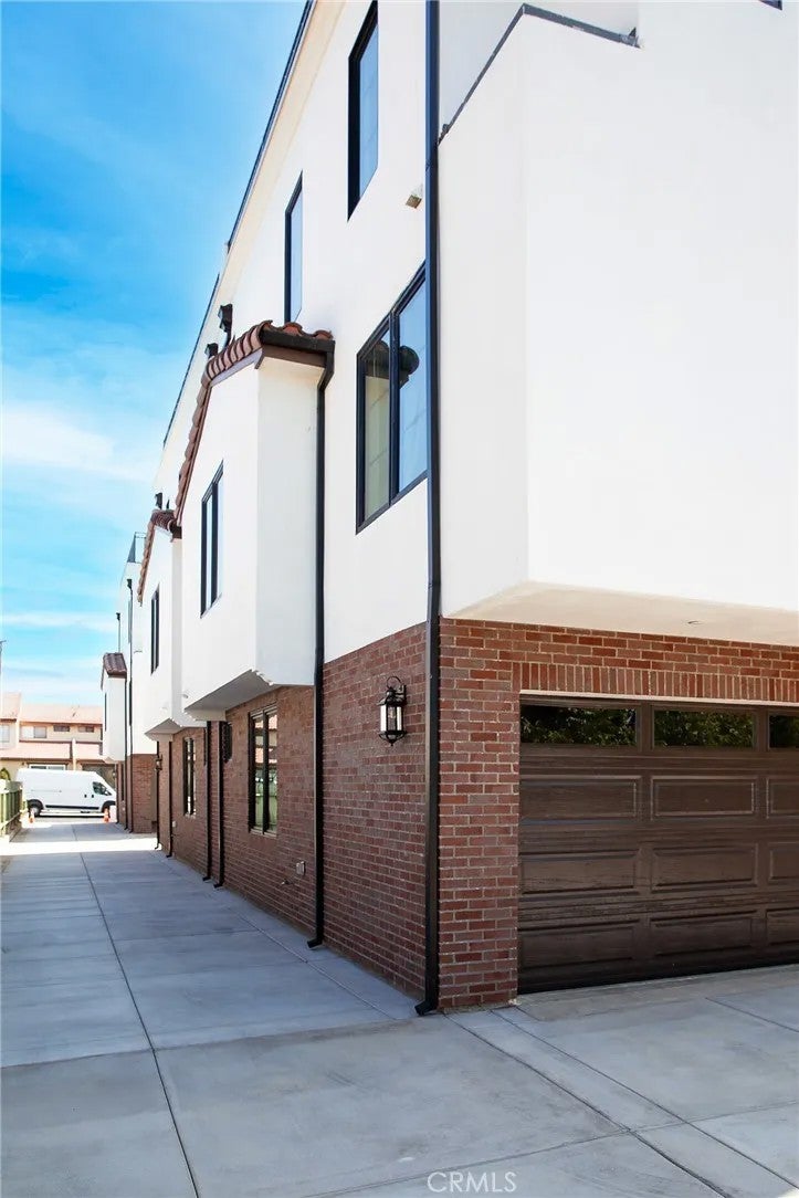 220 W Mission B