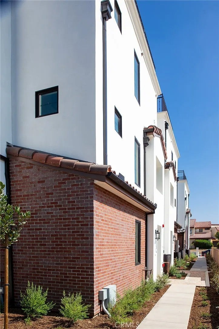 220 W Mission B