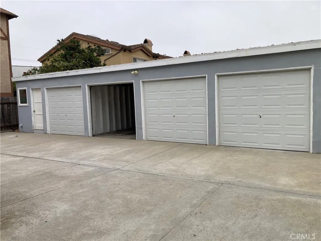2607 Rockefeller Lane