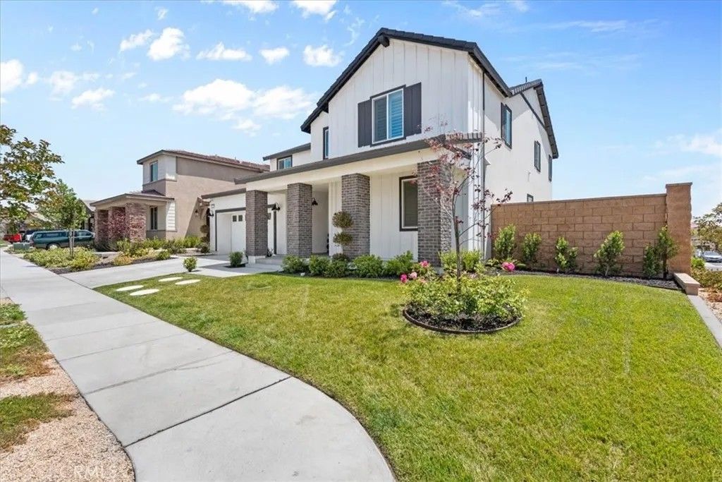 Photo of 16769 Tea Tree LN, Fontana, CA 92336 (MLS # IV26098901)