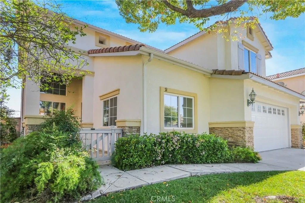 Photo of 71 Villa Valtelena, Lake Elsinore, CA 92532 (MLS # TR26047809)