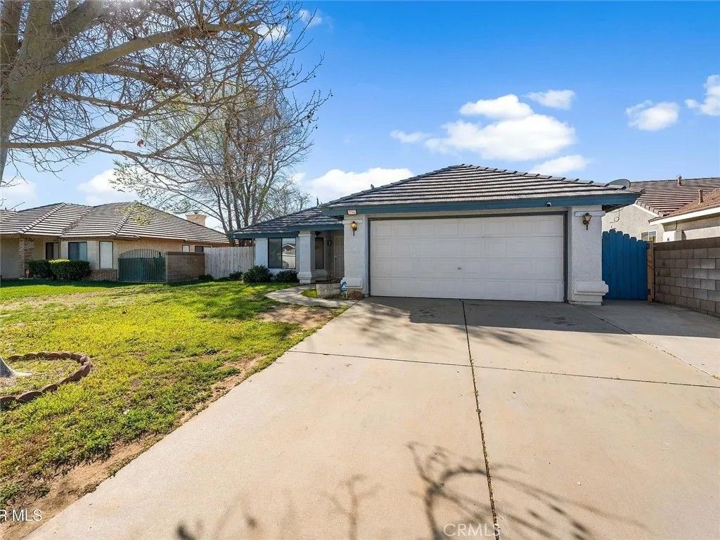 Photo of 736 E Avenue J6, Lancaster, CA 93535 (MLS # CV26084965)