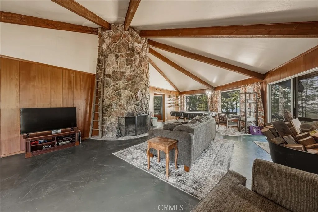 6135 15 N 12 Rd