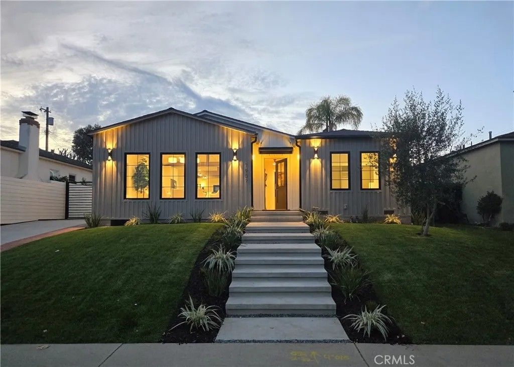 Photo of 7907 Vicksburg, Los Angeles, CA 90045 (MLS # SR26021632)