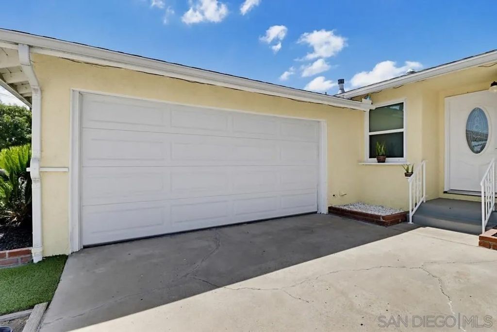 Photo of 720 Safford Ave, Spring Valley, CA 91977 (MLS # 260010182)