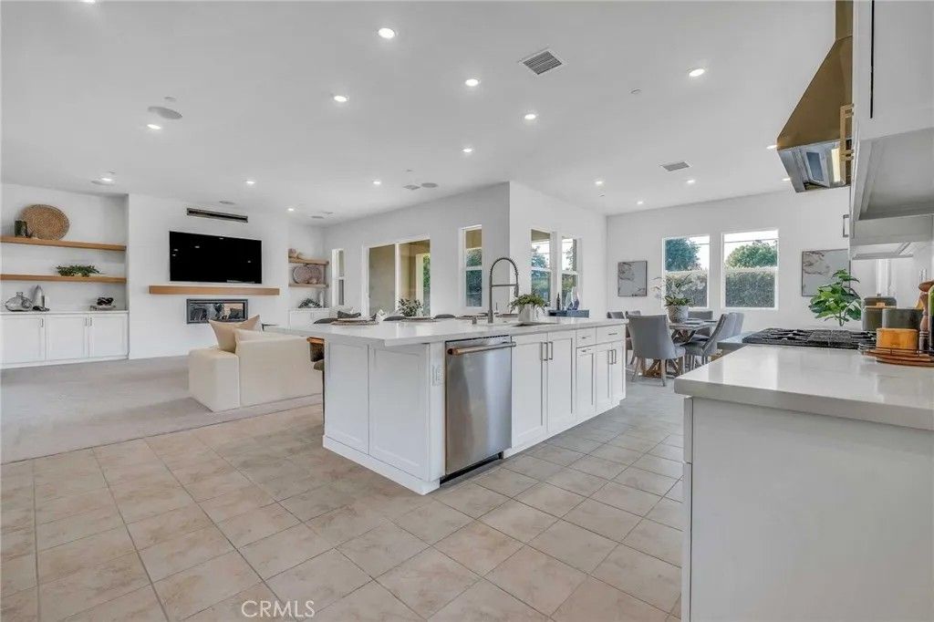 Photo of 1010 Juniper Dr, Glendora, CA 91741 (MLS # CV26033146)