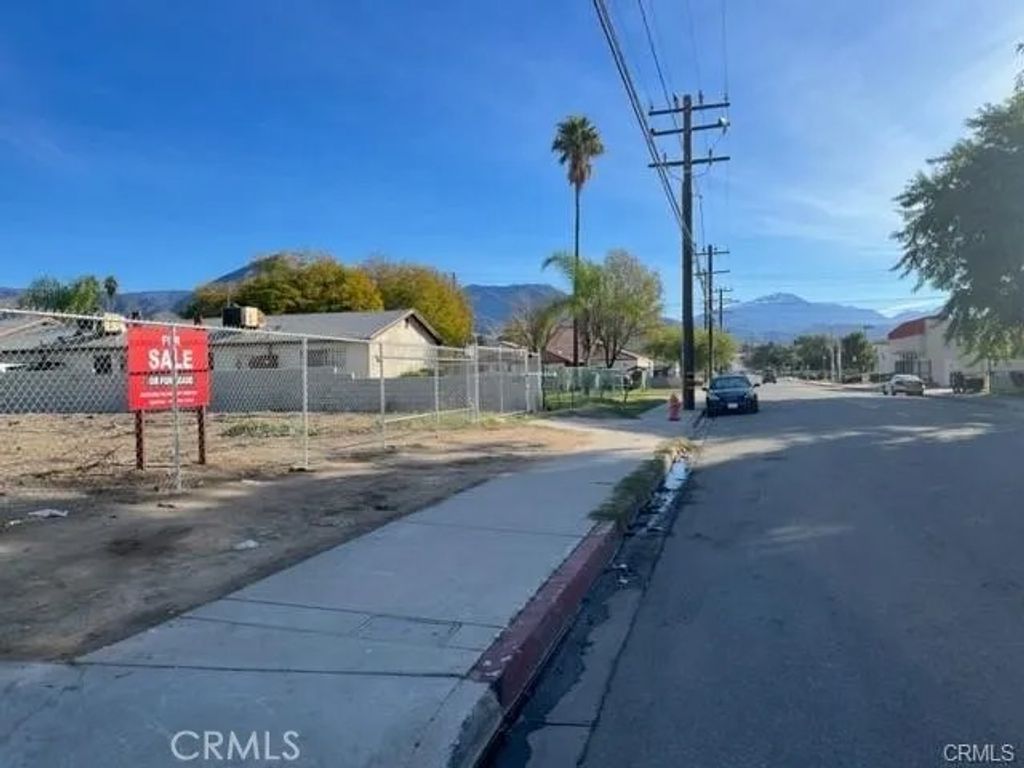 Photo of 1550 Pumalo St, San Bernardino, CA 92404 (MLS # PW26071215)